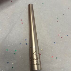 Mariah Carey X MAC “This is my night”
Liquid eyeliner